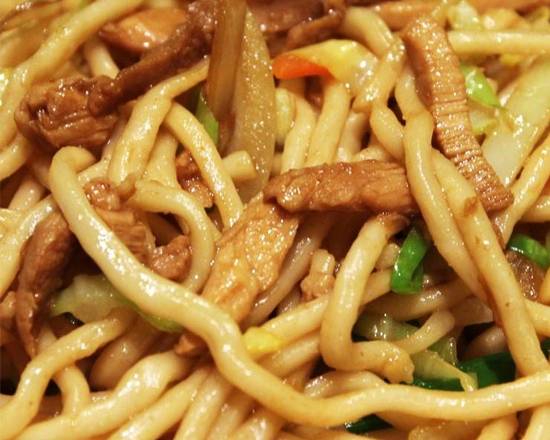 B13 Chicken Fried Noodle 鸡肉炒面